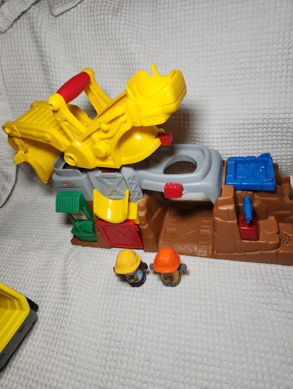Fisher-Price Yellow Construction 2007 Playset w/ Dump Truck And Figures Working